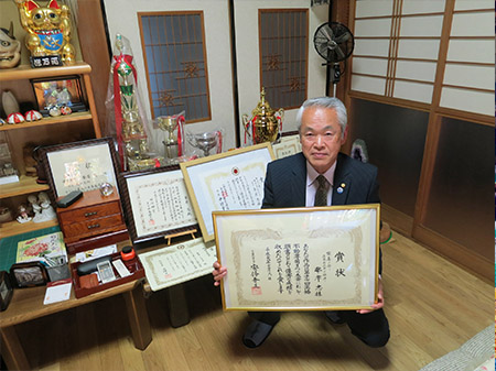 数々の菊花展で上位入賞している峯岸さん